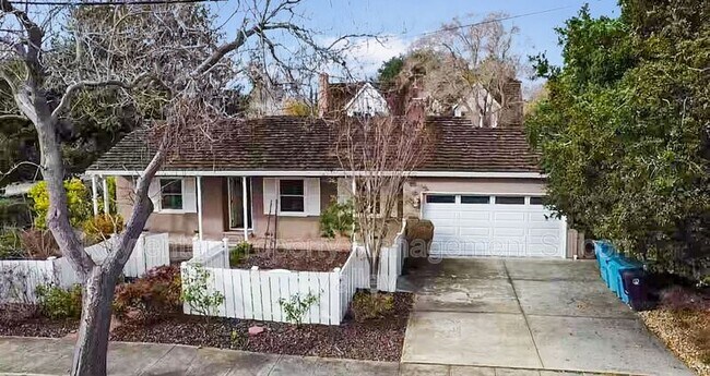155 Washington Ave Palo Alto, CA 94301