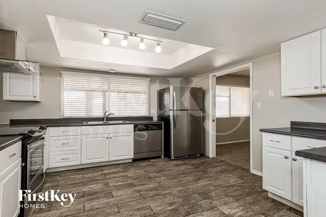 4809 W Laurel Ln Glendale, AZ 85304 photo 5