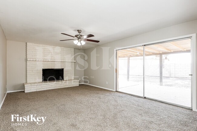 4809 W Laurel Ln Glendale, AZ 85304 photo 4