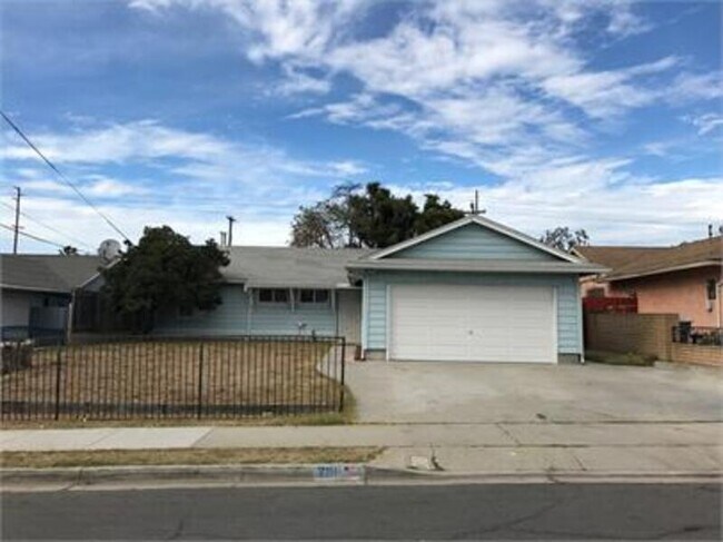 2111 Melrose St National City, CA 91950 photo 2