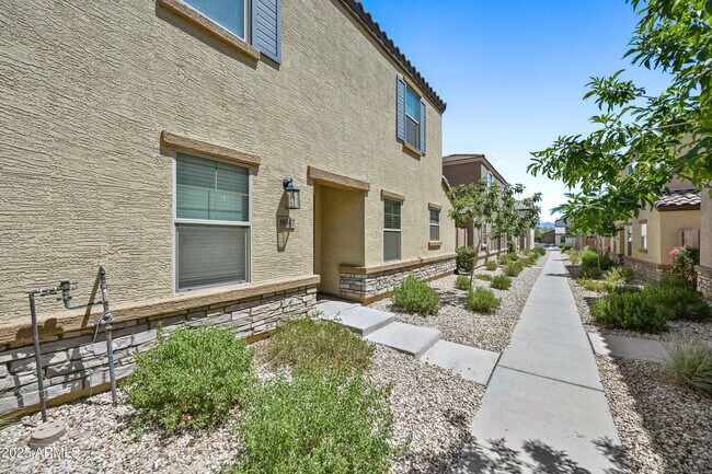 8047 W Albeniz Pl