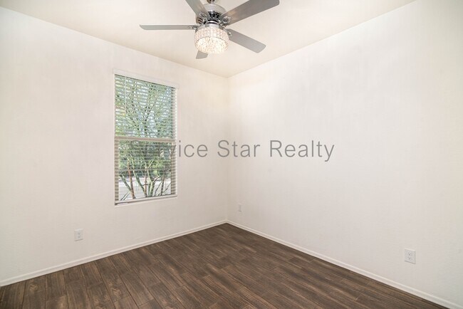 13231 W Red Range Wy Peoria, AZ 85383 photo 4