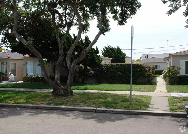 Ocean Breeze Apartments