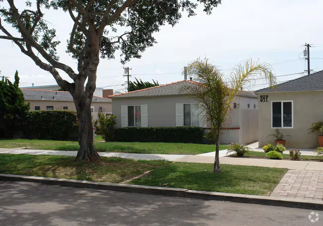 Ocean Breeze Apartments photo 2