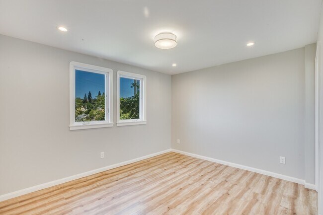 816 Everett Ave Oakland, CA 94602 photo 5