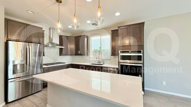 3135 E Tina Dr Phoenix, AZ 85050 photo 3