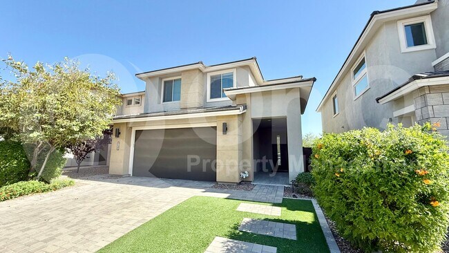 3135 E Tina Dr Phoenix, AZ 85050 photo 2