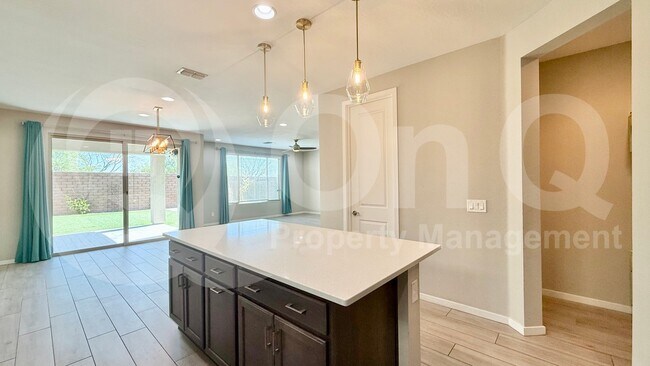 3135 E Tina Dr Phoenix, AZ 85050 photo 5