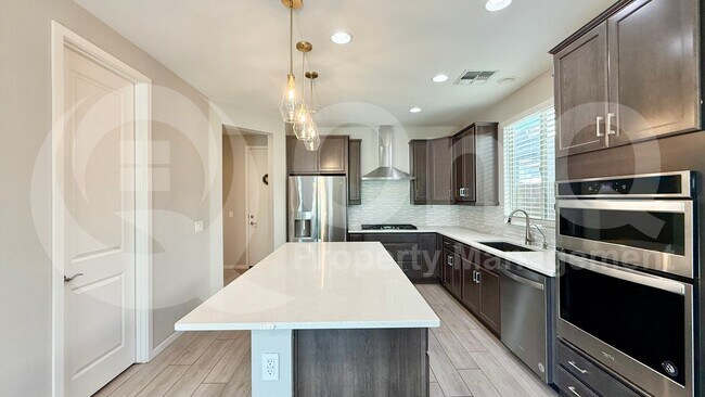 3135 E Tina Dr Phoenix, AZ 85050 photo 4