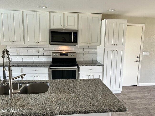 14010 N 40th Pl Phoenix, AZ 85032 photo 4