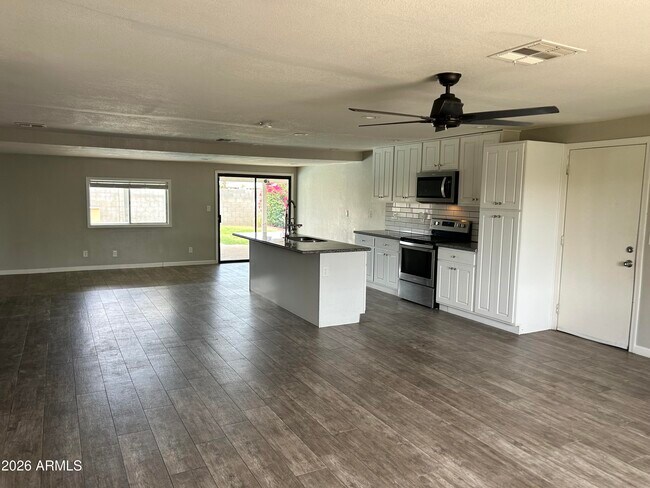 14010 N 40th Pl Phoenix, AZ 85032 photo 3