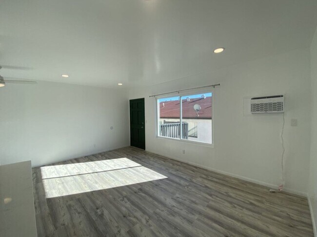 4085 48th St San Diego, CA 92105 photo 3