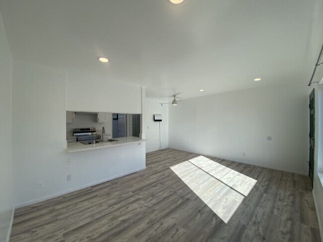 4085 48th St San Diego, CA 92105 photo 4