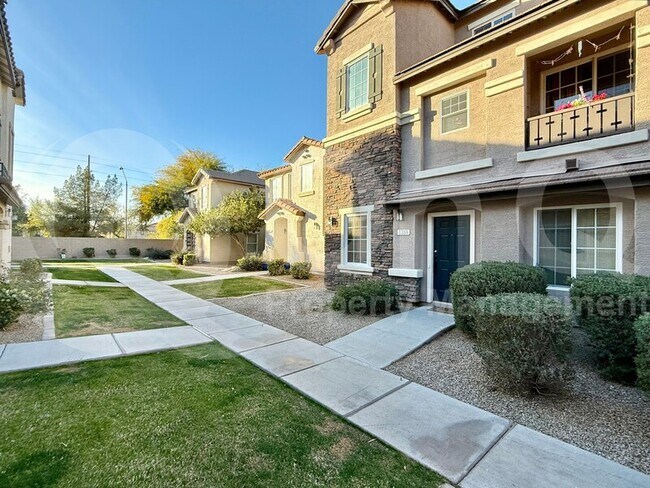 1348 S Sabino Dr Gilbert, AZ 85296 photo 2