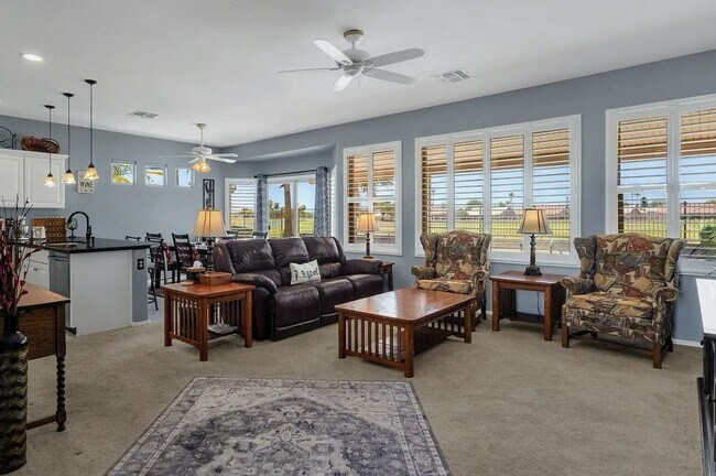 1264 E Waterview Pl photo 2