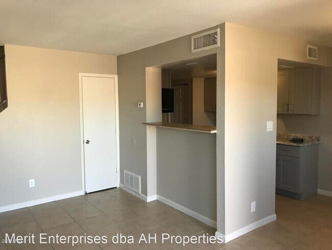 4626 E Wood St Phoenix, AZ 85040 photo 2