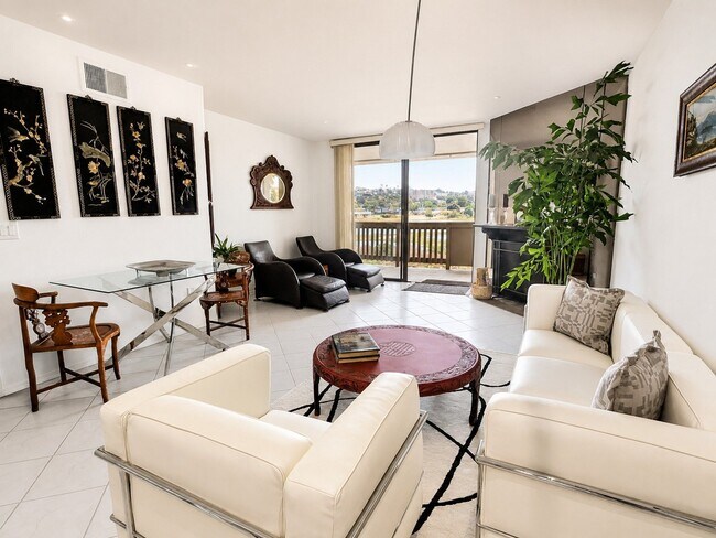 3098 Rue D’Orleans San Diego, CA 92110 photo 4