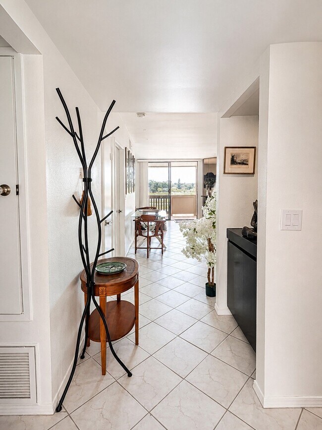 3098 Rue D’Orleans San Diego, CA 92110 photo 3