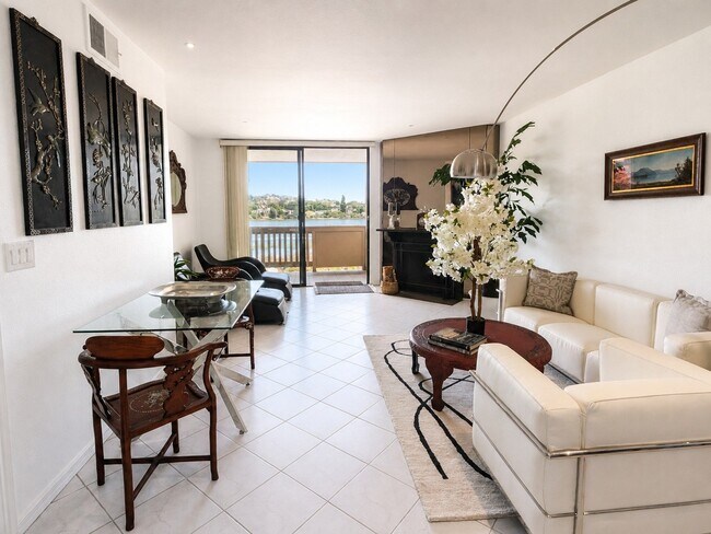 3098 Rue D’Orleans San Diego, CA 92110 photo 5