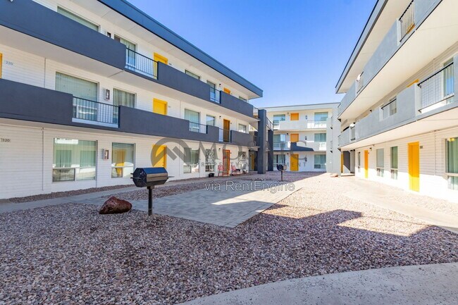 2929 N Greenfield Rd Phoenix, AZ 85016 photo 3