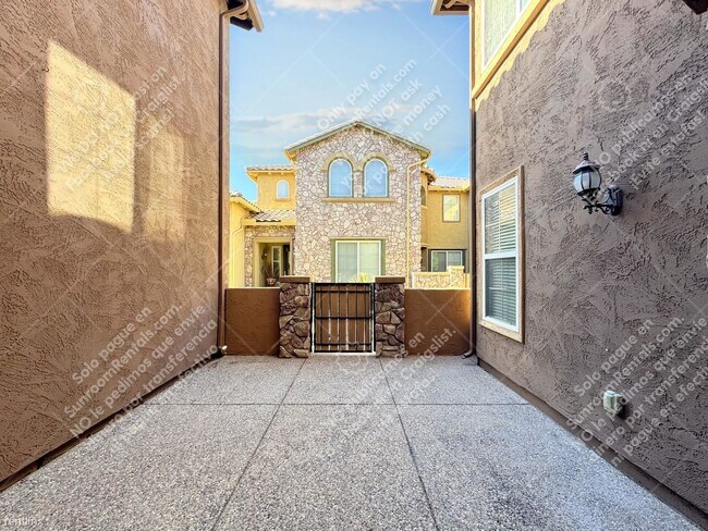 3885 E Melinda Dr Phoenix, AZ 85050 photo 4