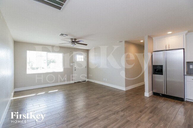 3412 E Claire Dr Phoenix, AZ 85032 photo 2