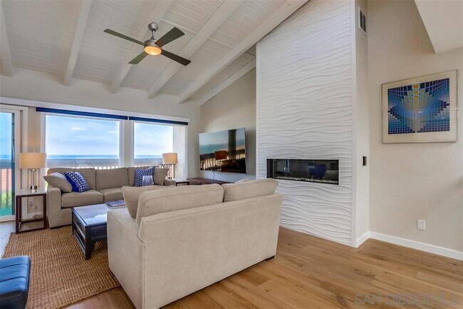 429 S Sierra Ave Solana Beach, CA 92075 photo 2