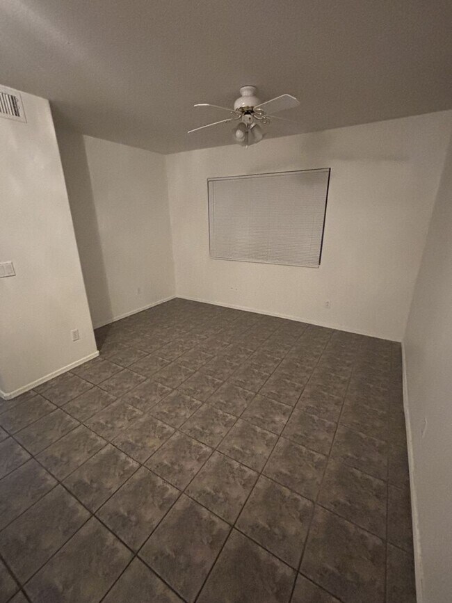 10626 W Poinsettia Dr Avondale, AZ 85392 photo 3