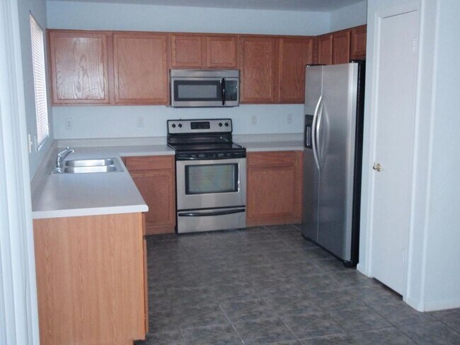 10626 W Poinsettia Dr Avondale, AZ 85392 photo 2