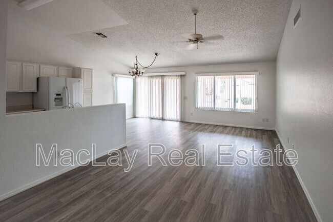 1951 E Westchester Dr Chandler, AZ 85249 photo 4