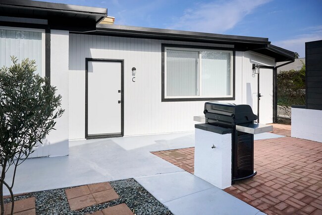 1112 S Myers St Oceanside, CA 92054 photo 2