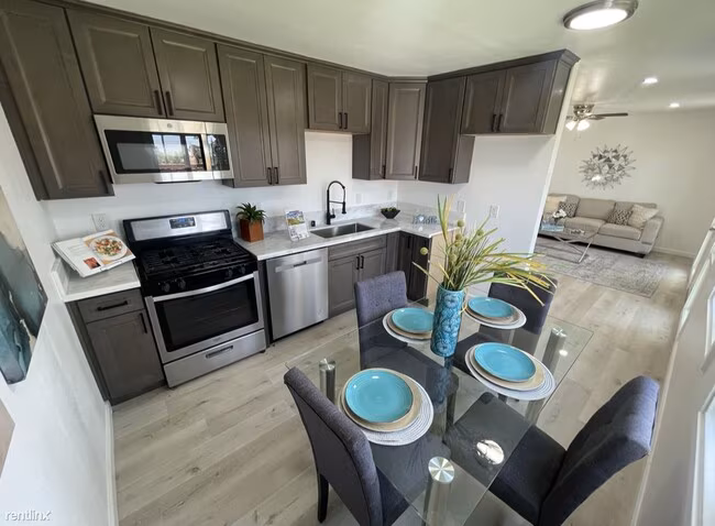 4329 Clairemont Dr San Diego, CA 92117 photo 2
