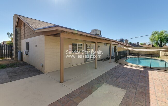 4610 W Laurie Ln Glendale, AZ 85302 photo 5