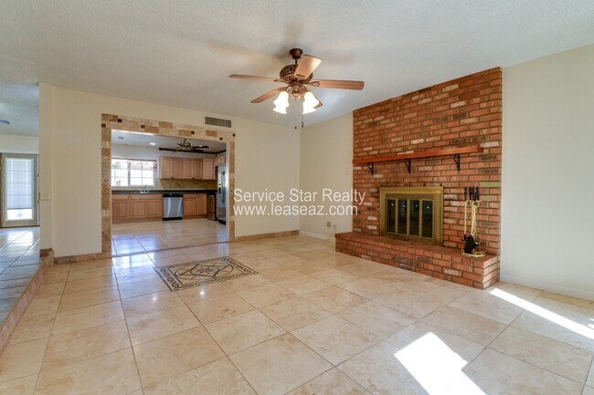 4610 W Laurie Ln Glendale, AZ 85302 photo 2