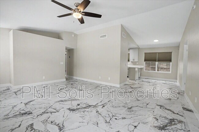 1510 E Taro Ln Phoenix, AZ 85024 photo 3