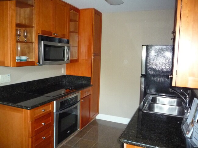 8581 Villa La Jolla Dr San Diego, CA 92037 photo 2