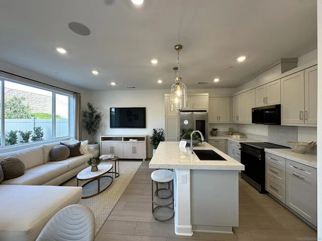 2186 Tributary Dr Chula Vista, CA 91913 photo 3