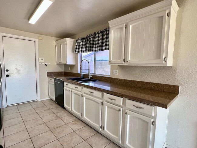 4427 N 102nd Dr Phoenix, AZ 85037 photo 3