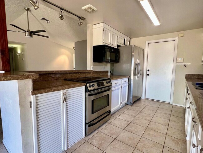 4427 N 102nd Dr Phoenix, AZ 85037 photo 4