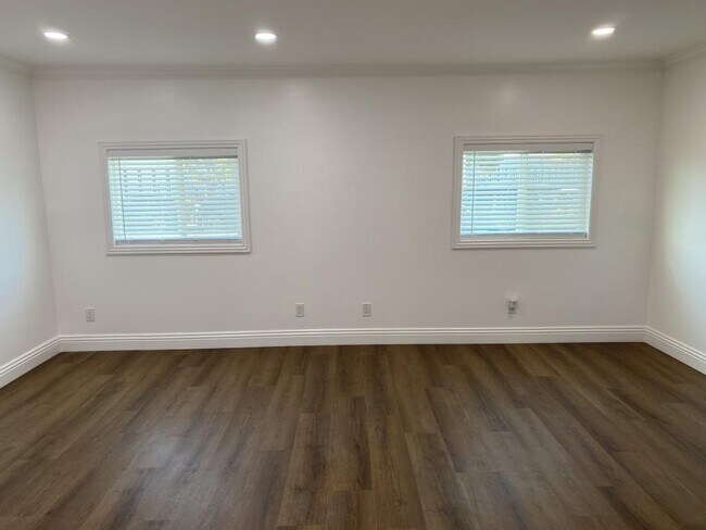 7217 Eckstrom Ave San Diego, CA 92111 photo 2