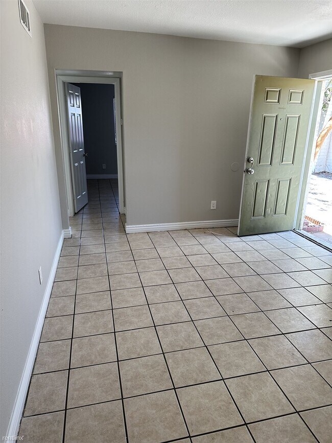 2318 E Broadway Rd Mesa, AZ 85204 photo 3