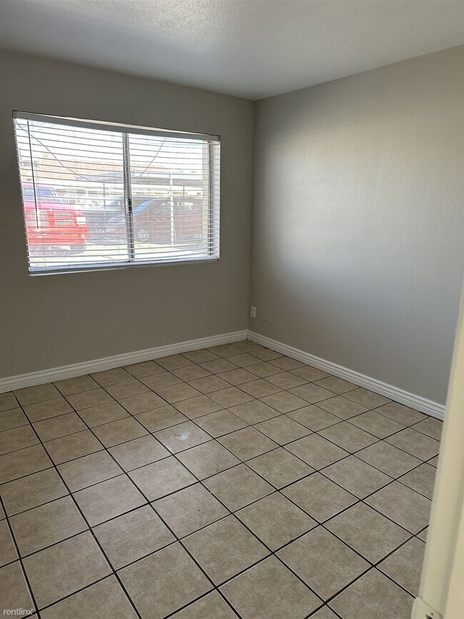 2318 E Broadway Rd Mesa, AZ 85204 photo 2