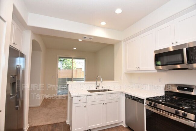41976 Corte Santa Barbara Murrieta, CA 92563 photo 4