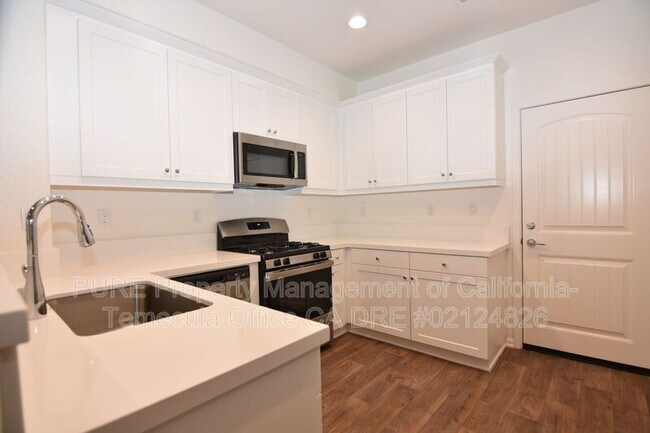 41976 Corte Santa Barbara Murrieta, CA 92563 photo 5