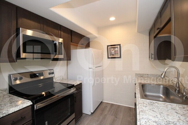 1006 E Diamond Dr Tempe, AZ 85283 photo 4