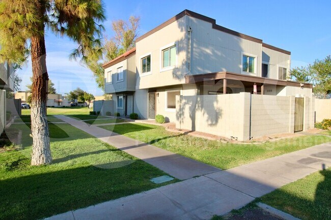 1006 E Diamond Dr Tempe, AZ 85283 photo 3