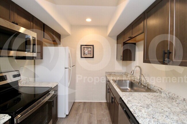 1006 E Diamond Dr Tempe, AZ 85283 photo 5