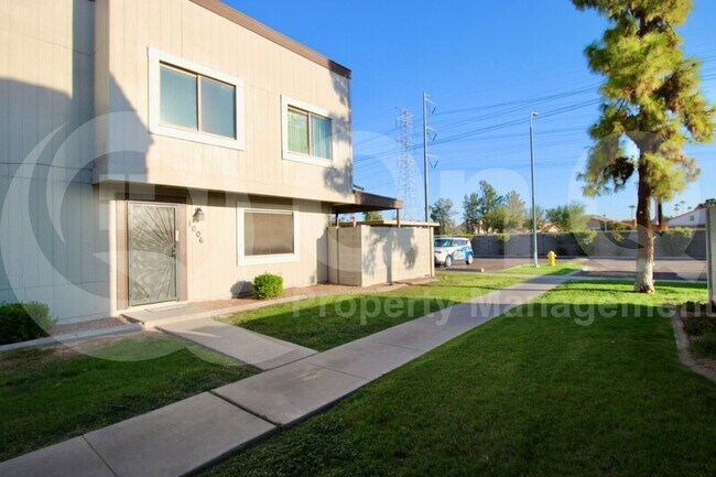1006 E Diamond Dr Tempe, AZ 85283 photo 2