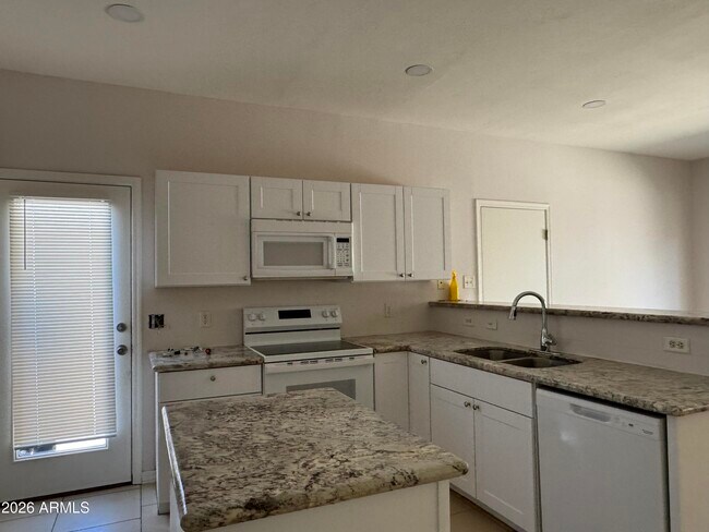 1309 S 121st Ln Avondale, AZ 85323 photo 3