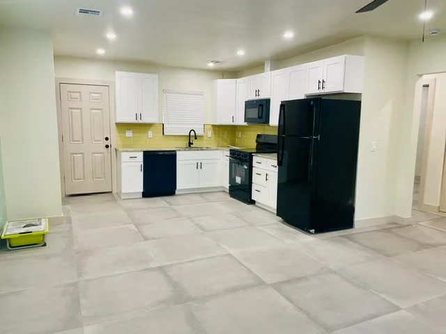 1501 W Lynwood St Phoenix, AZ 85007 photo 4